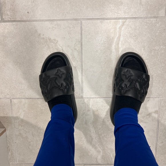 Louis Vuitton Men’s Slides Sandals - Picture 3 of 3